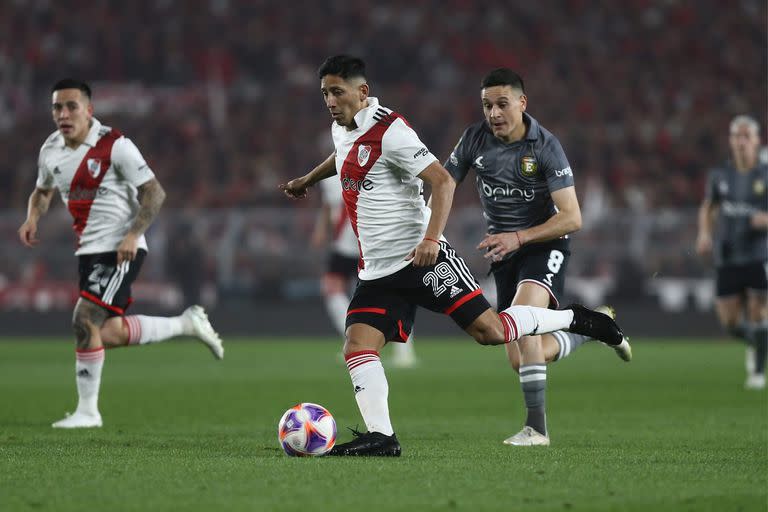 Rodrigo Aliendro, pase y despliegue en el mediocampo de River, flamante campeón de la Liga Profesional