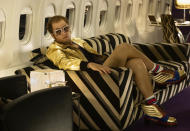 En esta imagen difundida por Paramount Pictures, Taron Egerton como Elton John en una escena de "Rocketman". (David Appleby/Paramount Pictures vía AP)