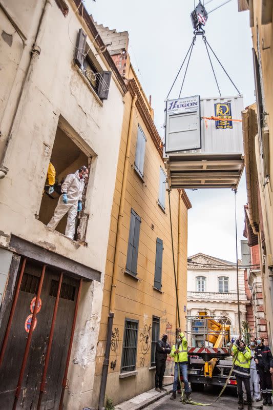 Rescue operation for man suffering from obesity in Perpignan