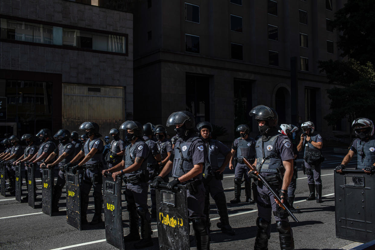 Policía con equipo antimotines en una manifestación en Sāo Paulo, Brasil, el 31 de mayo de 2020. (Victor Moriyama/The New York Times)
