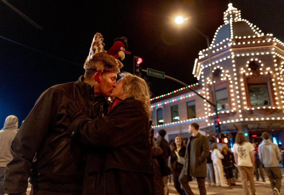 Patty Scholten of Garden City, Missouri, kisses her husband Chris after holiday lights were switched on at the Country Club Plaza during the 93rd annual Thanksgiving night lighting ceremony. Nick Wagner/nwagner@kcstar.com