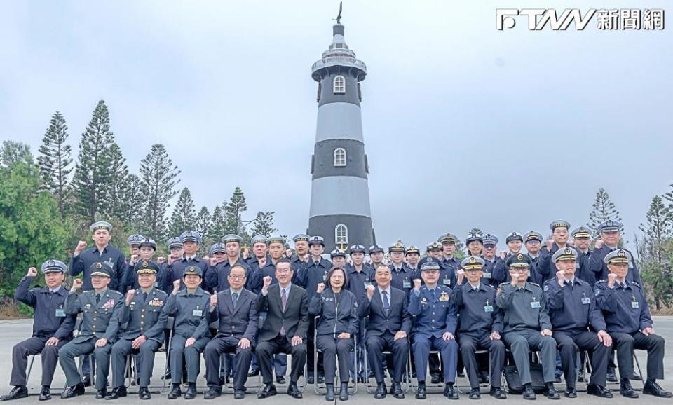 蔡英文總統春節勗勉海軍馬公後勤支援指揮部。（圖／總統府）