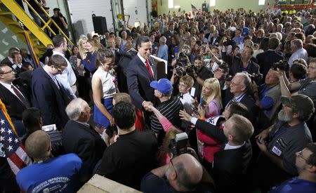 Republican presidential candidate and former U.S. Senator Rick Santorum (C) speaks to the crowd after formally declaring his candidacy for the 2016 Republican presidential nomination during an announcement event in Cabot, Pennsylvania, May 27, 2015. REUTERS/Aaron Josefczyk