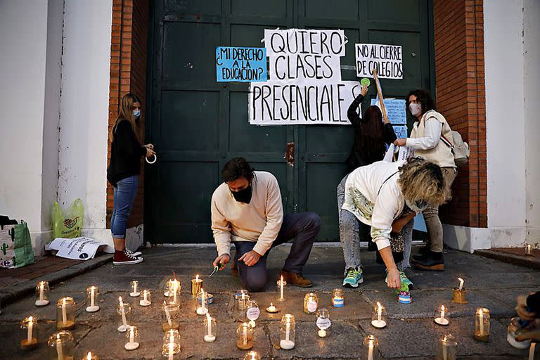 Reclamo por clases presenciales frente a la quinta de Olivos