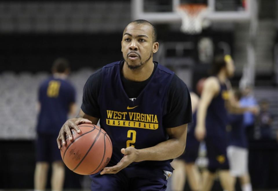 Jevon Carter announced Monday he's returning to West Virginia. (AP)