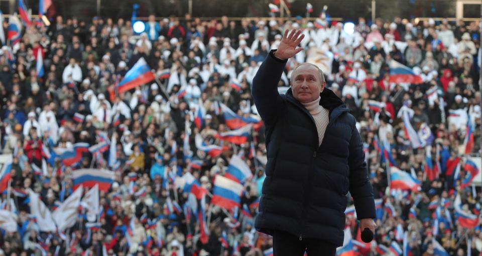 Putin en un concierto celebrando un aniversario de la anexión de Crimea el 18 de marzo de 2022, en plena invasión a Ucrania . (Foto: Mikhail KLIMENTYEV / SPUTNIK / AFP) (Foto: MIKHAIL KLIMENTYEV/SPUTNIK/AFP via Getty Images)