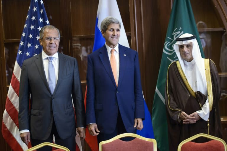 Russia's Foreign Minister Sergei Lavrov (L), US Secretary of State John Kerry (C) and Saudi Foreign Minister Adel al-Jubeir stand together before a trilateral meeting on August 3, 2015 in Doha