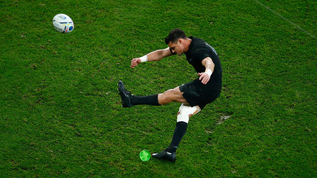 Dan Carter opens the scoring with a penalty goal for New Zealand.