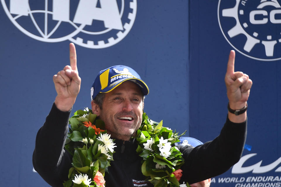 Patrick Dempsey llegó al podio como corredor y co-propietario del equipo Dempsey-Proton, como en la carrera de resistencia de las 24 horas de Le Mans en 2018 (Foto de Jean-Francois Monier/AFP via Getty Images)