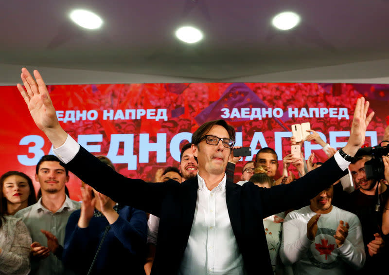 Stevo Pendarovski (photo), candidat de la coalition centriste au pouvoir, a remporté dimanche le second tour de l'élection présidentielle en Macédoine du Nord, au terme d'une campagne dominée par la question du changement de nom du pays. /Photo prise le 5 mai 2019/REUTERS/Ognen Teofilovski