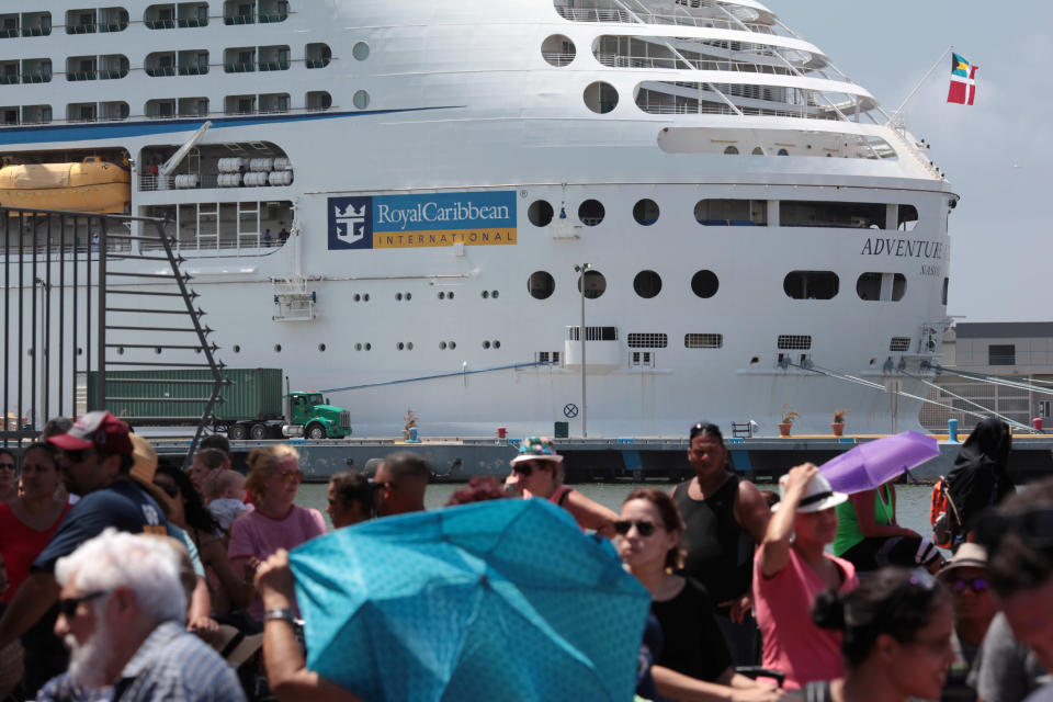 (FOTOS) Crucero de lujo rescata a miles de personas en Puerto Rico y otras islas del Caribe