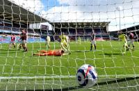 Premier League - Burnley v Newcastle United