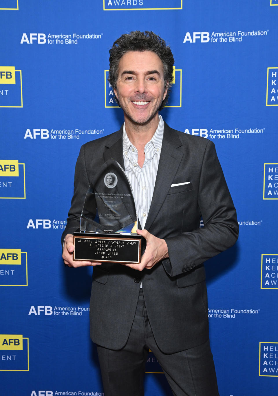 Director Shawn Levy poses with the Helen Keller Achievement Award