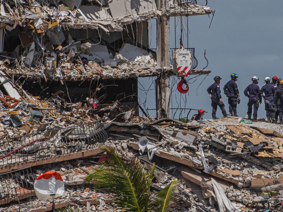 Rescuers at the wreckage of Champlain Towers South (AFP via Getty Images)