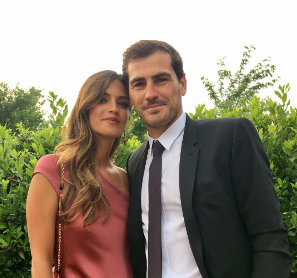 <p>Y: ¿Dónde ves tu futuro con Iker, en Estados Unidos?<br> S: Siempre digo que, en el mundo del fútbol, no hay nada decidido hasta que acaba la temporada. Además, el Oporto está en un momento super emocionante. A ver si pueden ganar la Liga y la Copa. Todo lo que pase en nuestro futuro está relacionado con eso y aún no hay nada…<br>Y: Se habla de habla de una posible mudanza a Inglaterra, Estados Unidos… ¿Dónde prefieres tú?<br> S: Yo soy la primera que quiero saber para dónde hago la maleta. También, dado que Iker entra en su etapa final, lo que quiero es que lo alargue lo máximo posible y que esté contento.<br> (Foto: Instagram) </p>