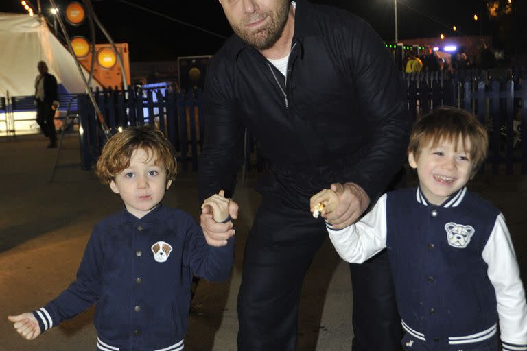 El chef Germán Martitegui junto a sus hijos Lautaro y Lorenzo