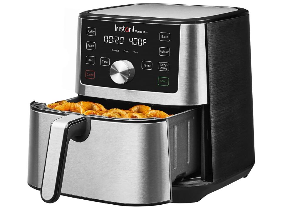 Advanced technology that drives air flow top down for a perfect golden finish and crispy, tender results every time! (Source: Amazon)