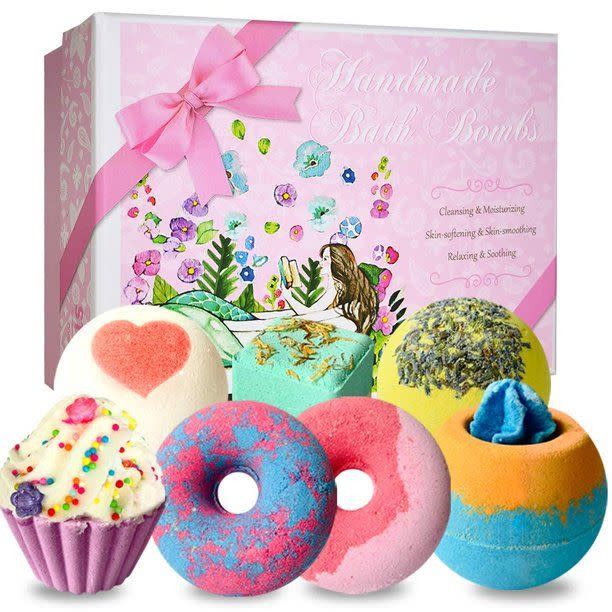 9) Natural Bath Bomb Gift Set