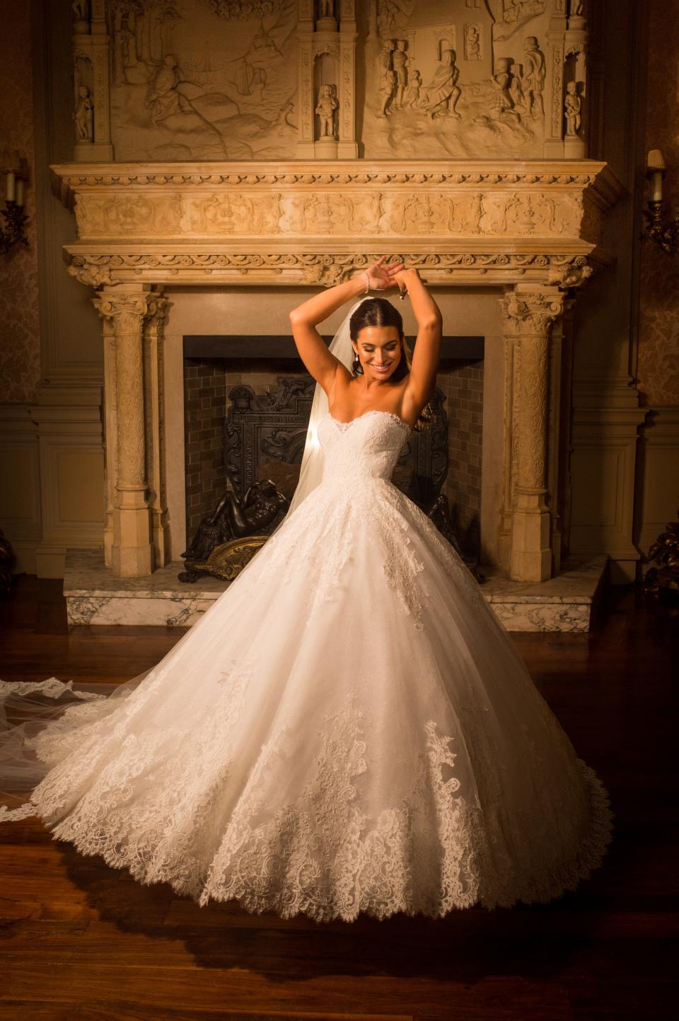 ashley iaconetti wedding dress