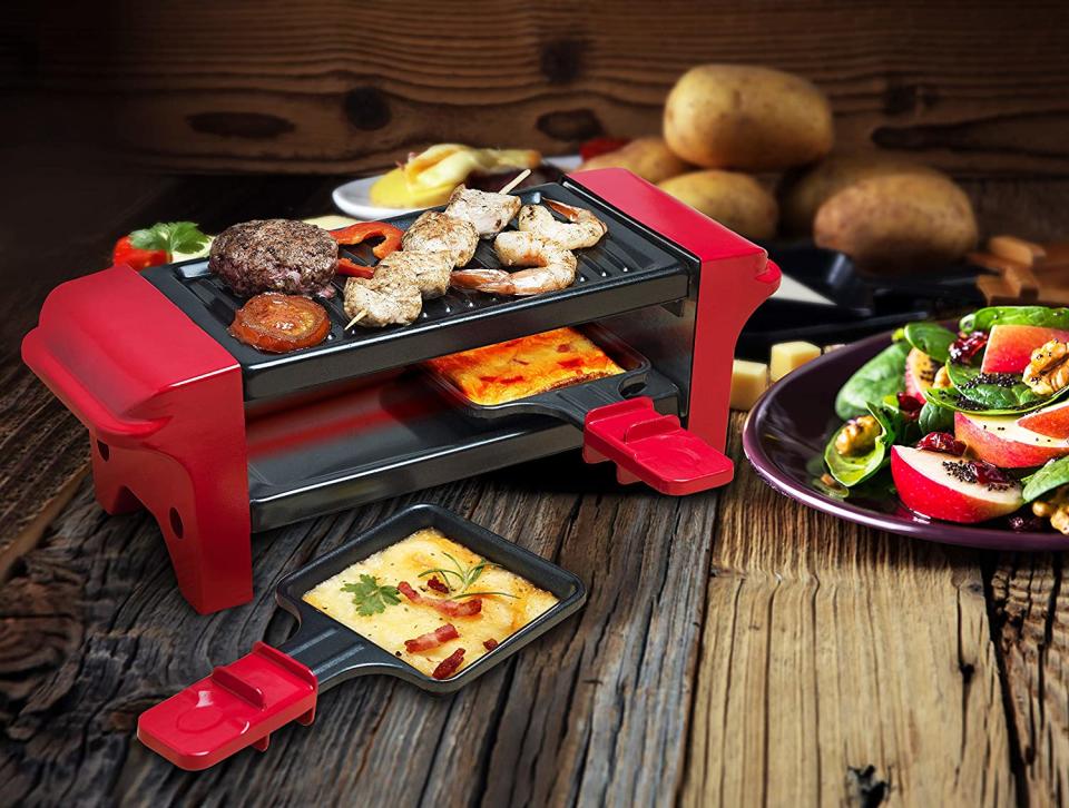 Le plat phare de l'hiver peut-il vraiment se partager à deux ? Eh oui, grâce à cet appareil à raclette miniature. (Photo : Amazon)