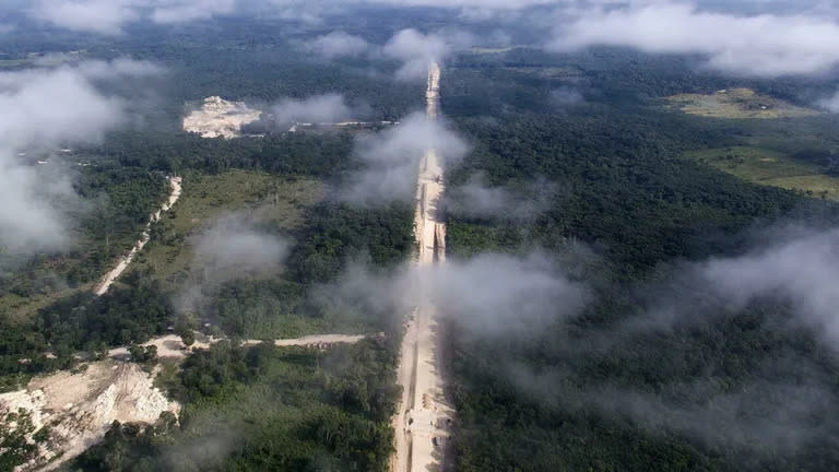 Vista aérea de la construcción del Tren Maya en Escarcega, estado de Campeche, México, el 29 de noviembre de 2021