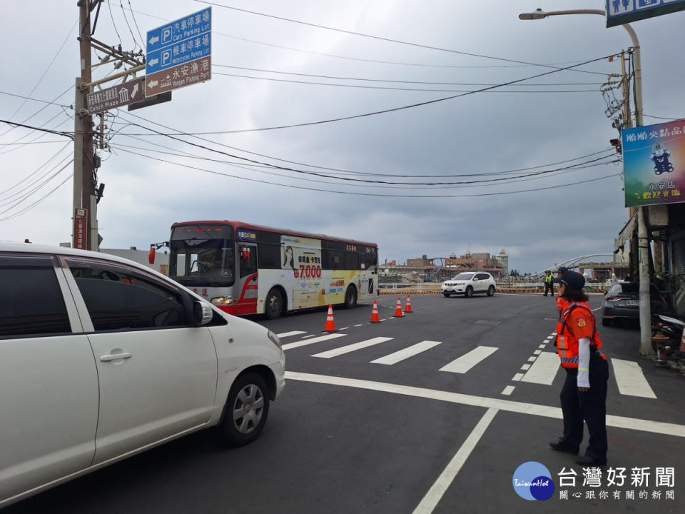 楊梅警分局針對轄內楊梅、幼獅、校前路交流道及重要道路與觀光景點周邊道路規劃交通疏導措施。