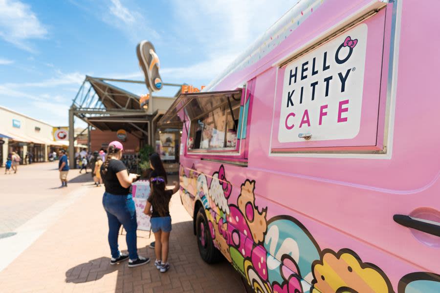 (Source: Hello Kitty Cafe Truck)