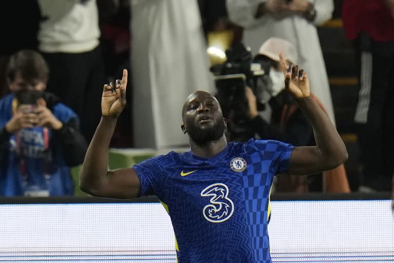 Romelu Lukaku jugando para Chelsea este año; el club inglés pagó muchísimo pero casi no rindió.