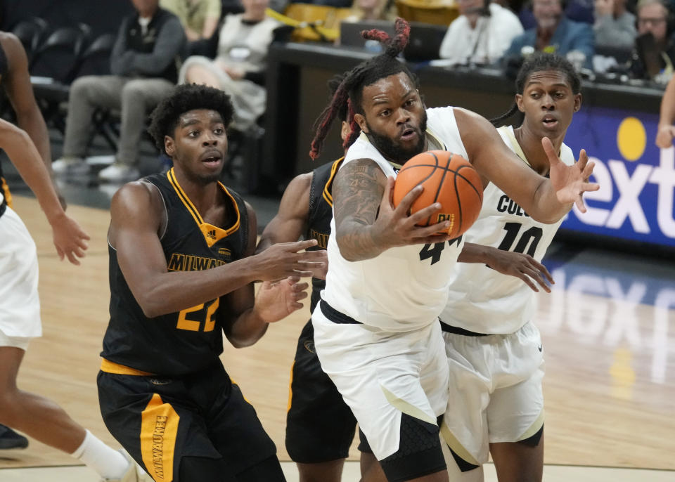 Colorado center Eddie Lampkin Jr., center, pulls in a rebound in front of Milwaukee forward Faizon Fields, left, and Colorado forward Cody Williams during the first half of an NCAA college basketball game Tuesday, Nov. 14, 2023, in Boulder, Colo. (AP Photo/David Zalubowski)