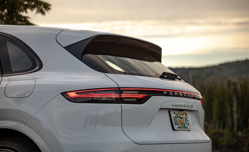 <p>2020 Porsche Cayenne Turbo S E-Hybrid</p>