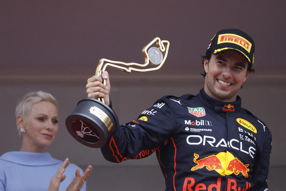 Checo Pérez tras ganar el Gran Premio de Mónaco / REUTERS/Christian Hartmann