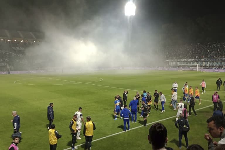 Los gases lacrimógenos afectaron a todos en el estadio y sus adyacencias