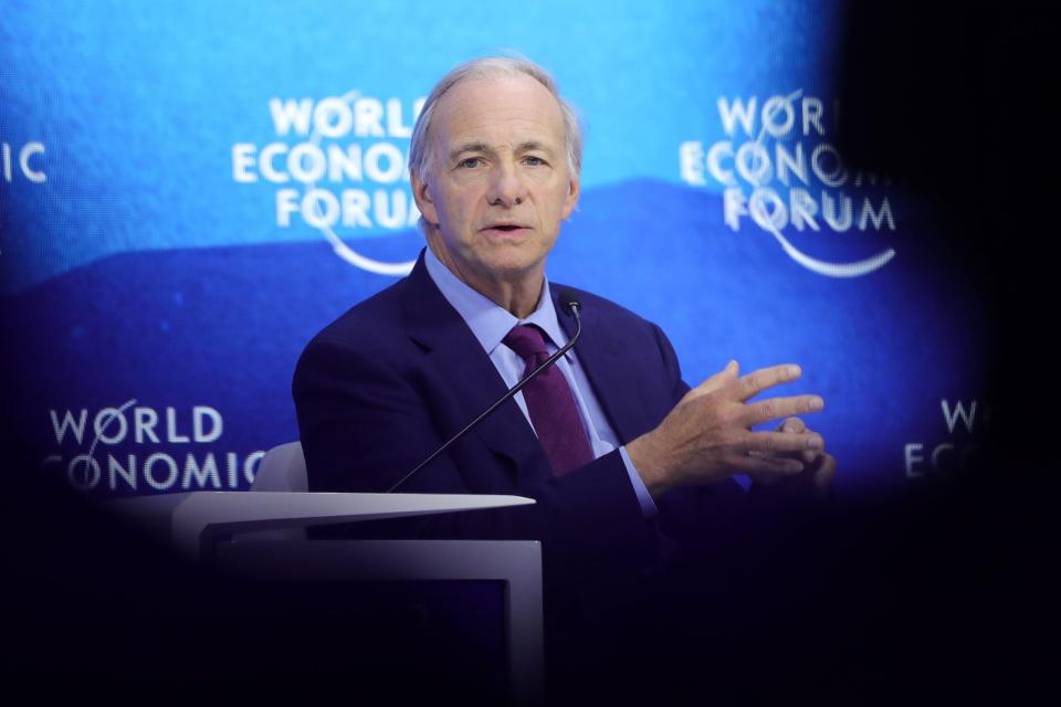 Multimilliardär Ray Dalio hat den Hedgefonds Bridgewater gegründet. - Copyright: picture alliance / Xinhua News Agency | Zheng Huansong