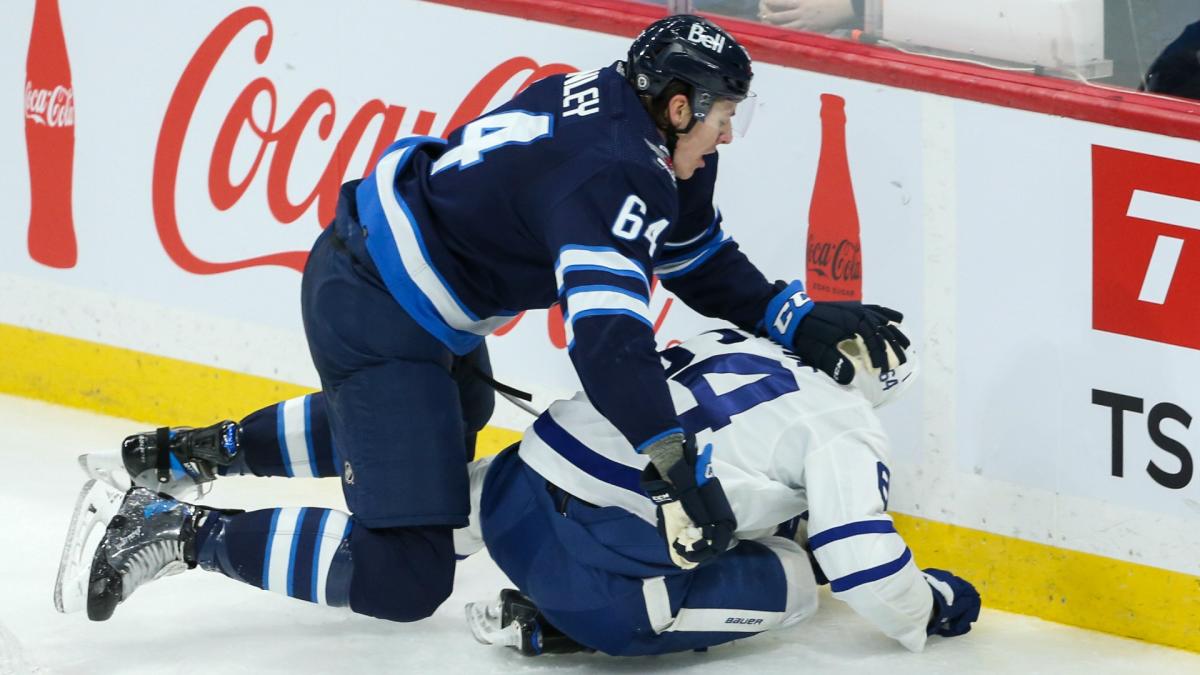 NHL: Brutal hits, retaliation turn Jets-Leafs into chaos