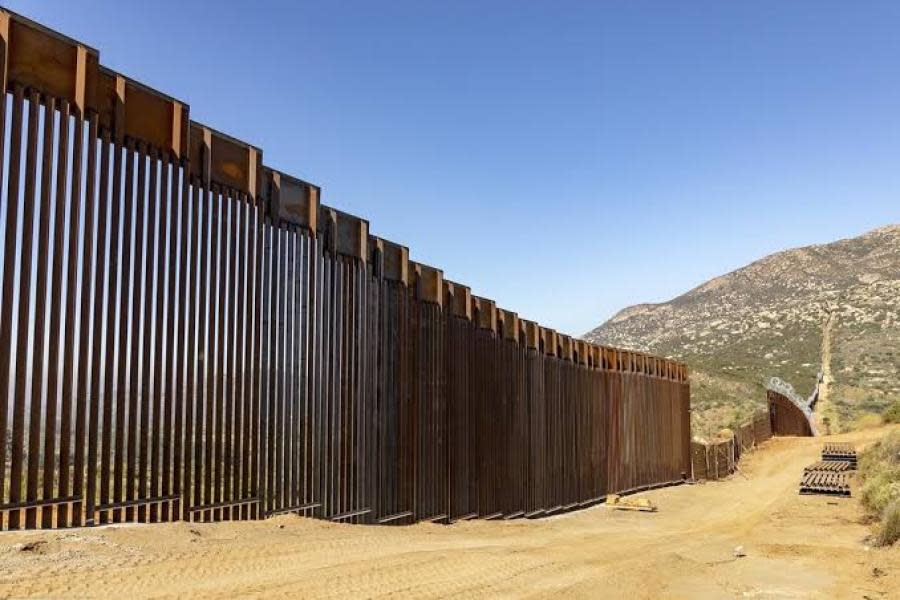 Arrestan a 10 agresores de policías municipales en muro fronterizo de Tijuana 