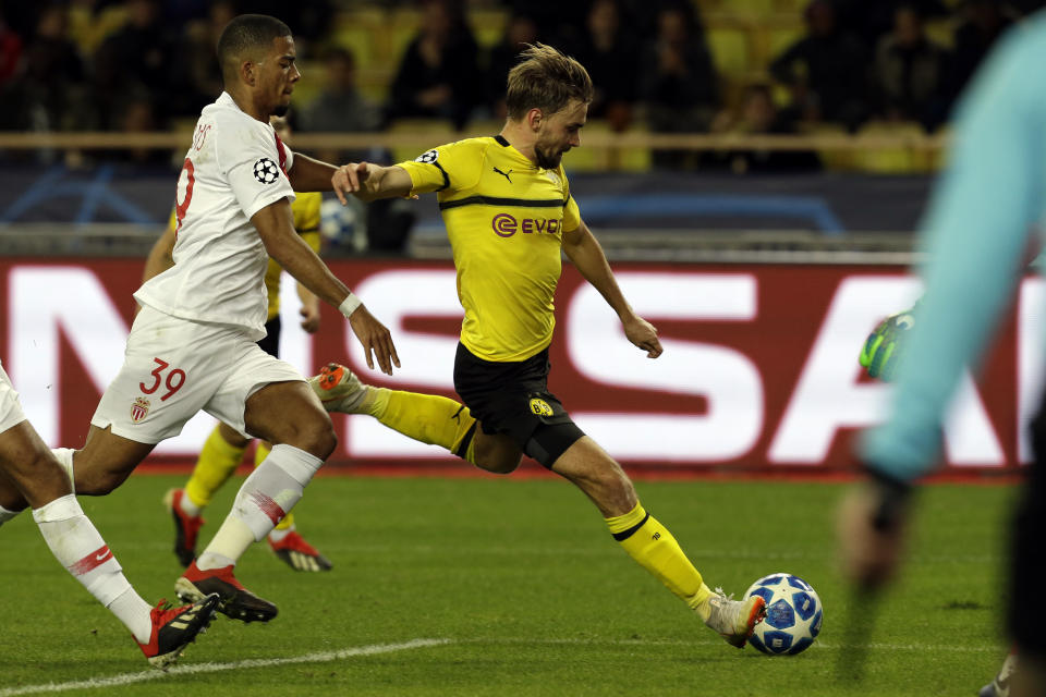 Dortmund's Marcel Schmelzer, right, fights for the ball with Monaco defender Benjamin Henrichs during the Champions League group A soccer match between AS Monaco and Borussia Dortmund, in Monaco, Tuesday, Dec. 11, 2018. (AP Photo/Claude Paris)