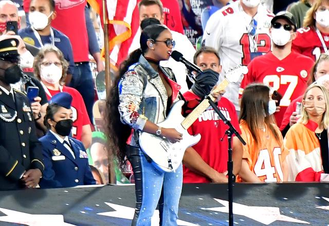 H.E.R. Performs at Super Bowl 2021