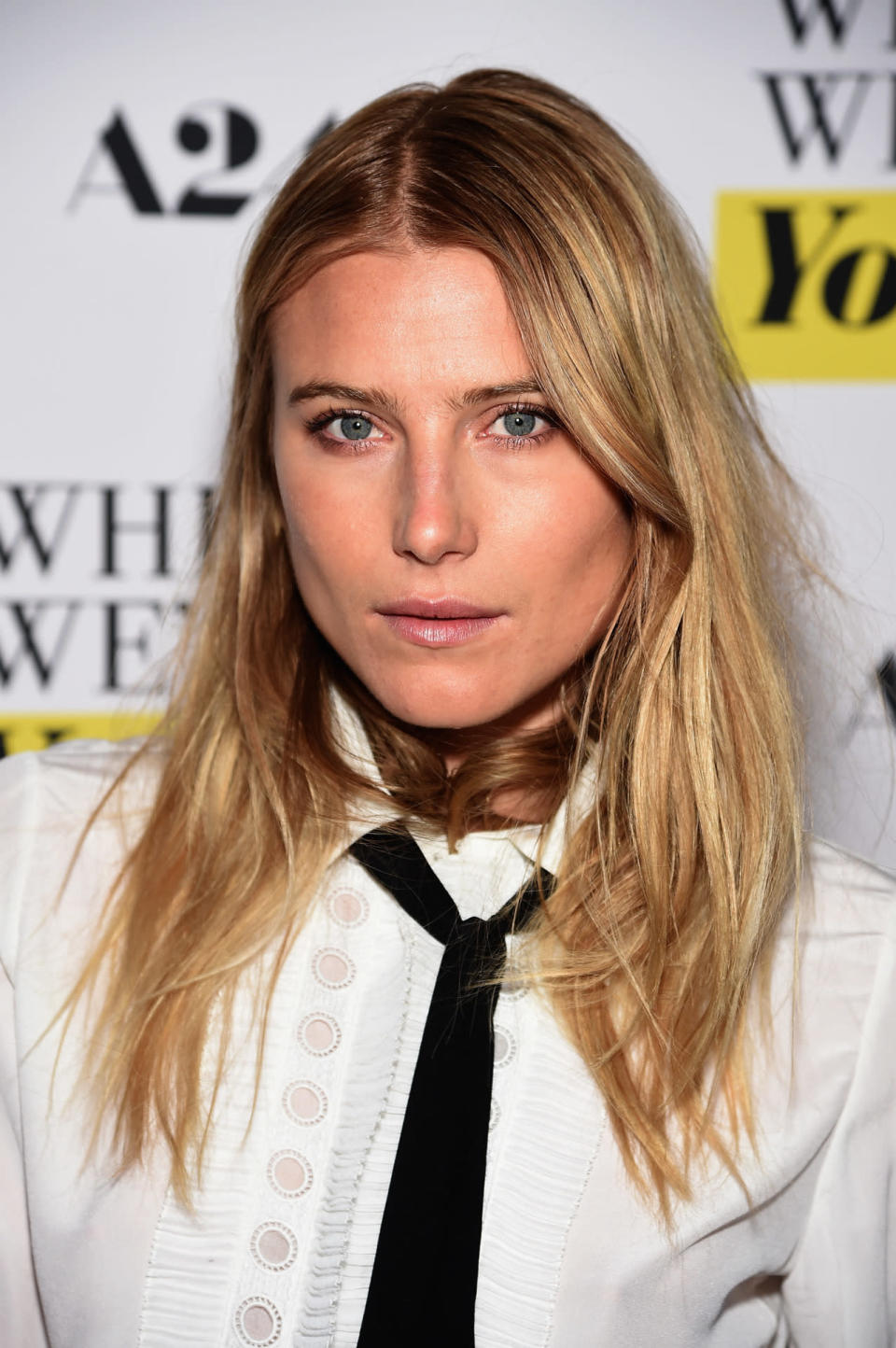 Dree Hemingway modelte u.a. für Givenchy, Lanvin und Chanel. Später versuchte sich das Model mit mäßigem Erfolg als Schauspielerin. U.a. sah man sie in Sean Bakers Indie-Film “Starlet”.