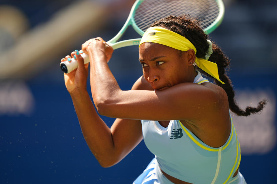 Tennis: US Open: Coco Gauff uit de Verenigde Staten in actie slaat de bal tegen Varvara Gracheva uit Frankrijk tijdens hun wedstrijd in het damesenkelspel in de eerste ronde in het Billie Jean King Tennis Center. Vlissingen, NY 26-08-2024. Credit: Erick W. Rasco (Foto door Erick W. Rasco/Sports Illustrated via Getty Images) (Setnummer: X164598 TK1)