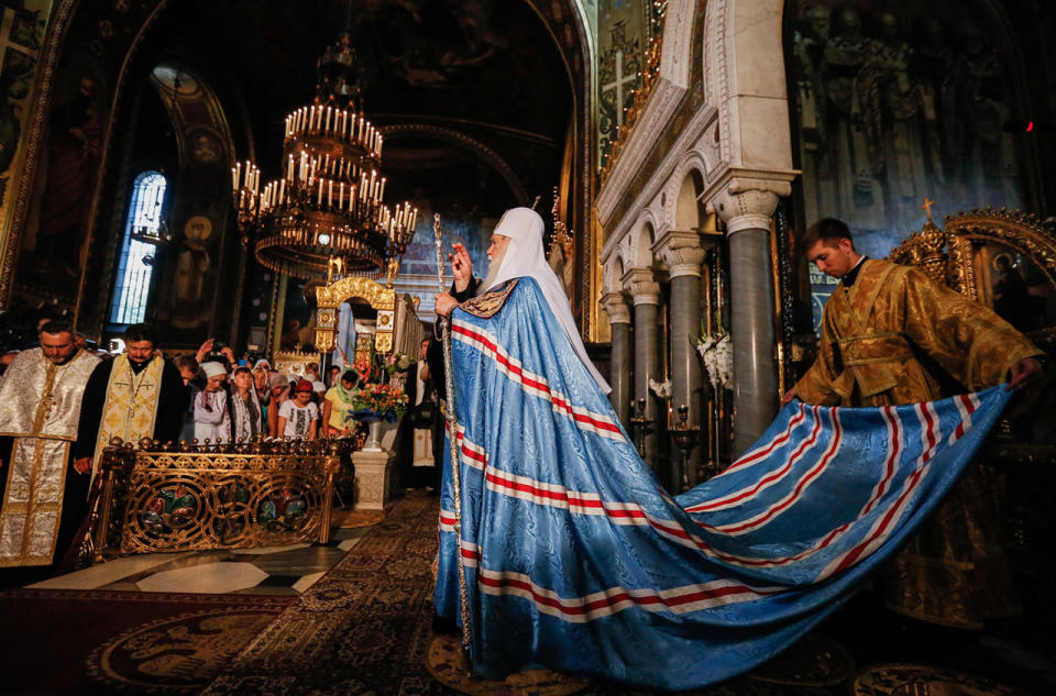 <p> <br>The Filaret, center, Patriarch of Ukrainian Orthodox Church of Kiev patriarchate with priests attends a prayer service marking the 1028th anniversary of Kievan Rus Christianization in the St. Volodymir cathedral in Kiev, Ukraine, July 28, 2016. (Photo: EPA)</p>