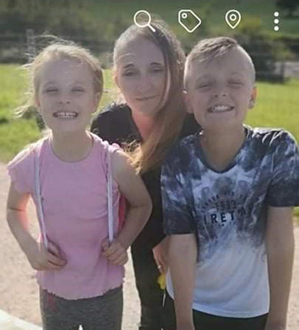 Lacey Bennett with her brother John Paul Bennett and their mother Terri Harris (Derbyshire Police/PA) (PA Media)