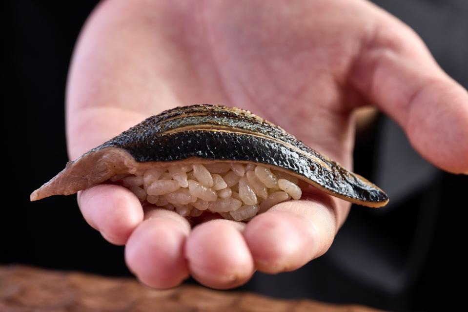 中環美食｜日本過江龍立食壽司「魚がし日本一」 第2分店登陸中環街市 推全新$88「Sake Flight」3款清酒品味體驗