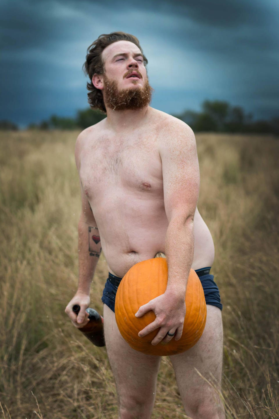 One couple is celebrating fall with this pumpkin-themed ‘dudeoir’ photoshoot