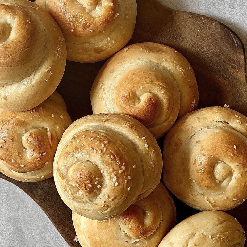 Shoreek (Egyptian Sugared Brioche Rolls) 