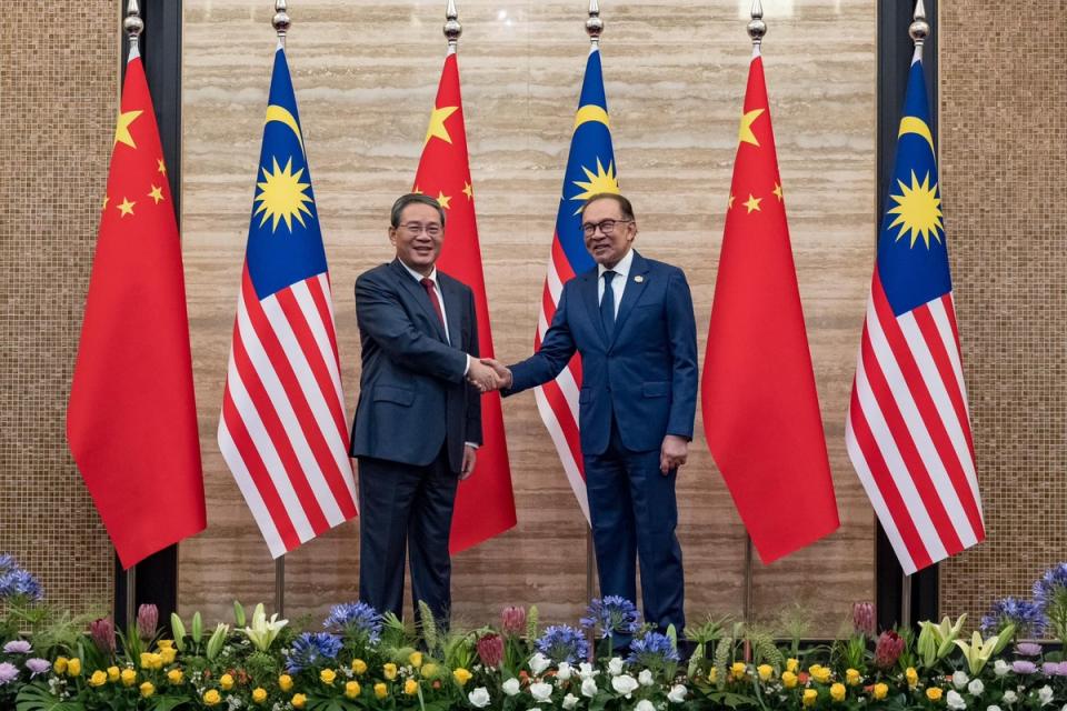 中國國務院總理李強上週出訪馬來西亞，並與馬來西亞首相安華會面。   圖：翻攝自安華臉書
