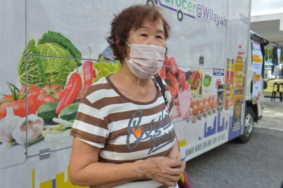 Chan Yuet Mui, 72, said she also wanted to purchase some eggs, but realised that they cost more at the fair than the places she usually shopped. — Picture by Shafwan Zaidon