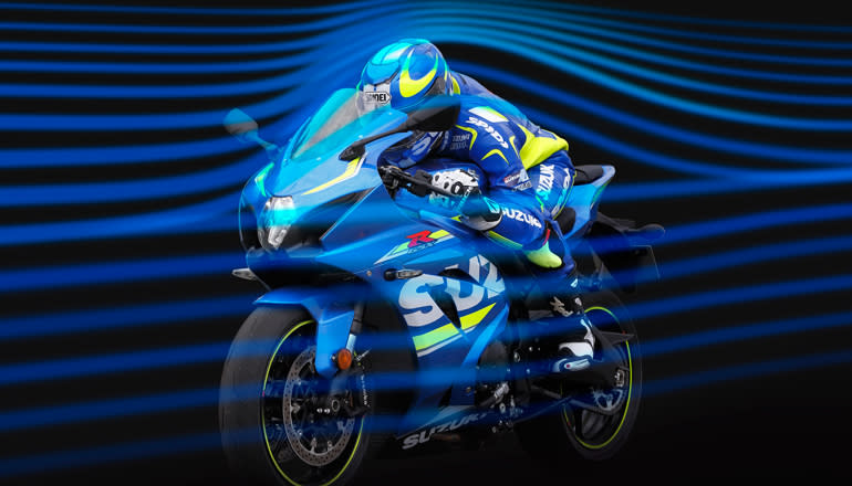 The 2017 Suzuki GSX-R1000 front fairing are 13mm narrower and the reshaped fairing ears are closer to the handlebars that direct airflow around the rider’s hands and arms. The lower leading edge of the fairing directs air into new Suzuki Ram-Air Direct (SRAD) intake ducts.