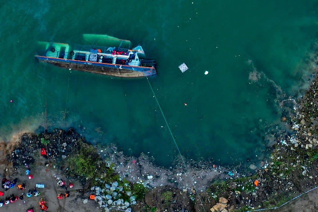 China Ship Capsize (Xinhua)