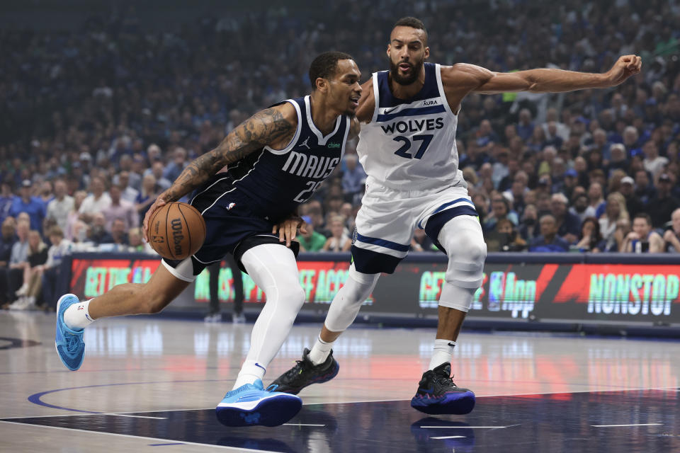 El aporte de P.J. Washington (25) ha sido clave para los Dallas Mavericks durante los playoffs. Los hombres altos de Dallas han sido eficientes en la pintura y a la distancia en estos playoffs. (Foto: Matthew Stockman/Getty Images)