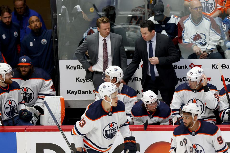 DENVER, COLORADO - MAY 31: Head coach Jay Woodcroft (top right) of the Edmonton Oilers looks on against the Colorado Avalanche during the second period in Game One of the Western Conference Final of the 2022 Stanley Cup Playoffs at Ball Arena on May 31, 2022 in Denver, Colorado. (Photo by Justin Edmonds/Getty Images)